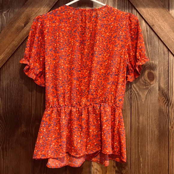 ⭐️5/$20 Orangey red ditzy floral flower peplum cinch top layering springtime - Picture 2 of 3